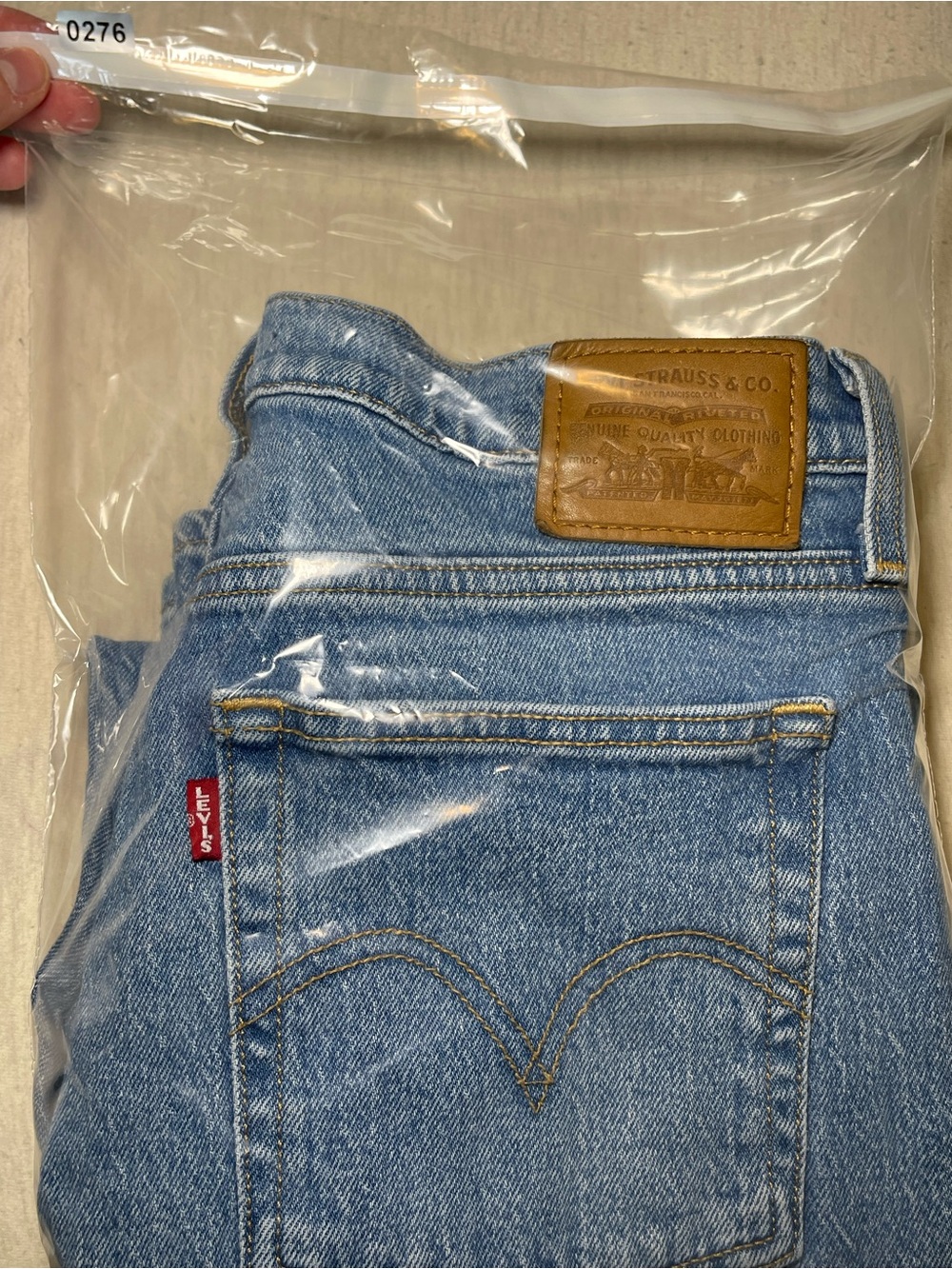 Women's Levi's Wedgie Straight Jeans Size 28 High Rise Medium Wash Trendy - Picture 14 of 14